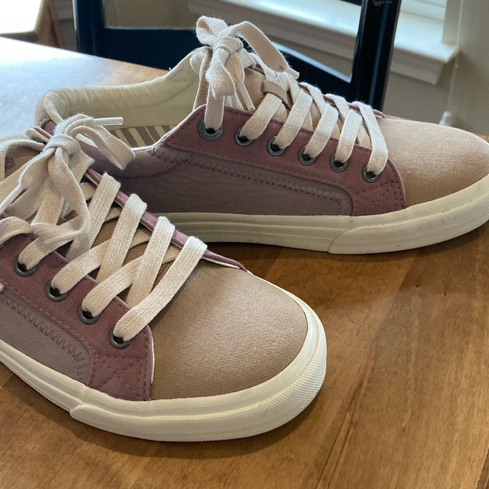 Taos Footwear Pink and Tan Athletic Shoes with Color-Blocked Design.